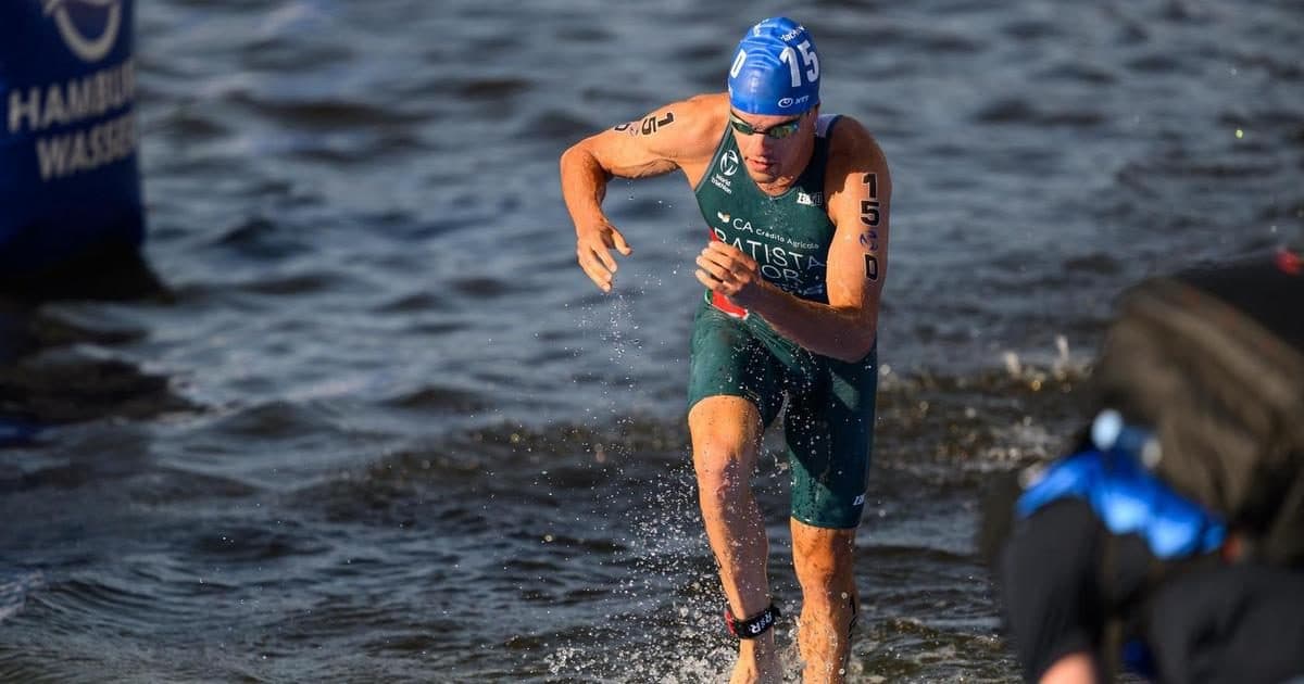 Ricardo Batista climbs onto the Triathlon World Championship podium